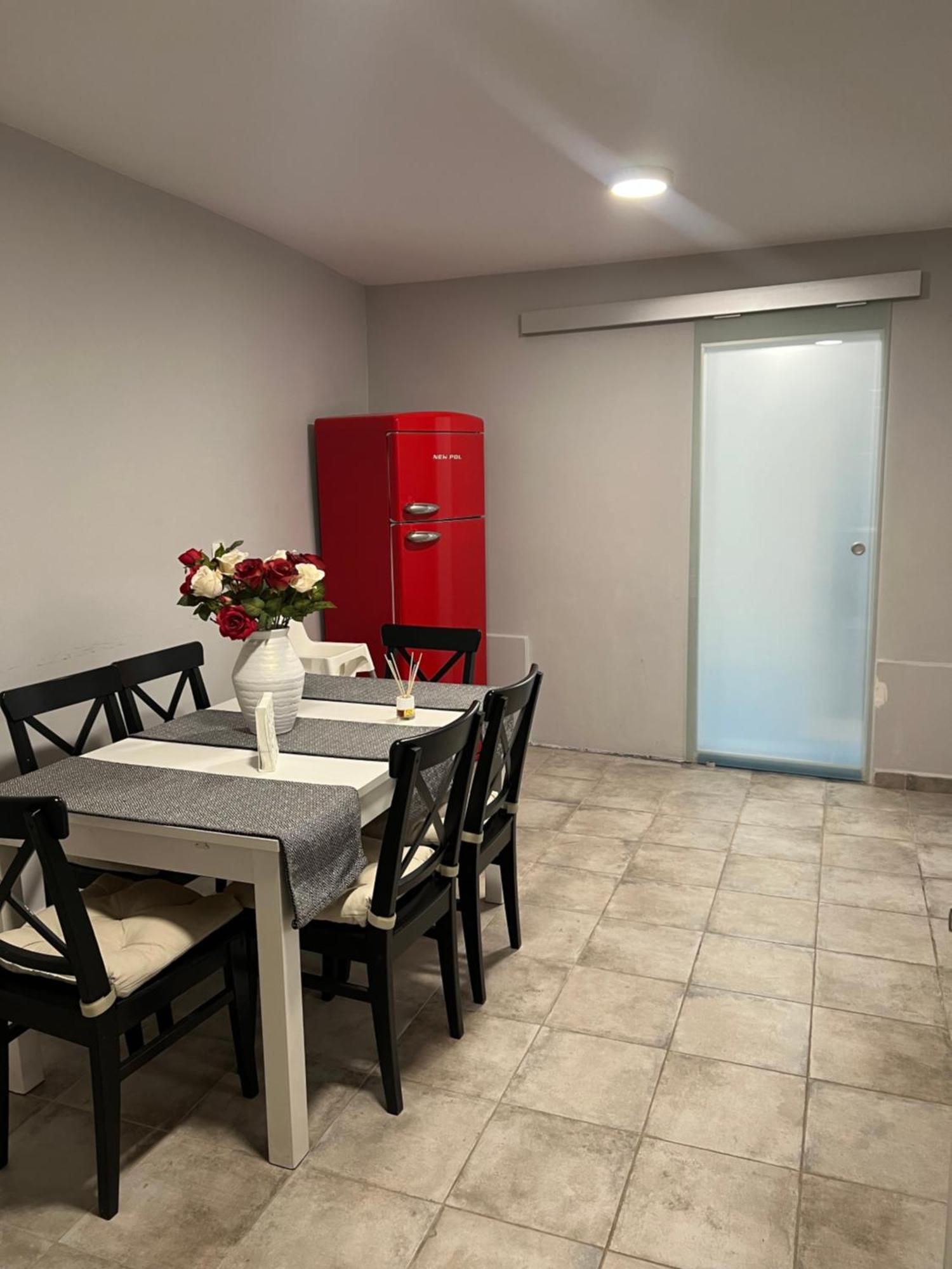 Encantador Y Acogedor Alojamiento Con Piscina Monserrat Zewnętrze zdjęcie
